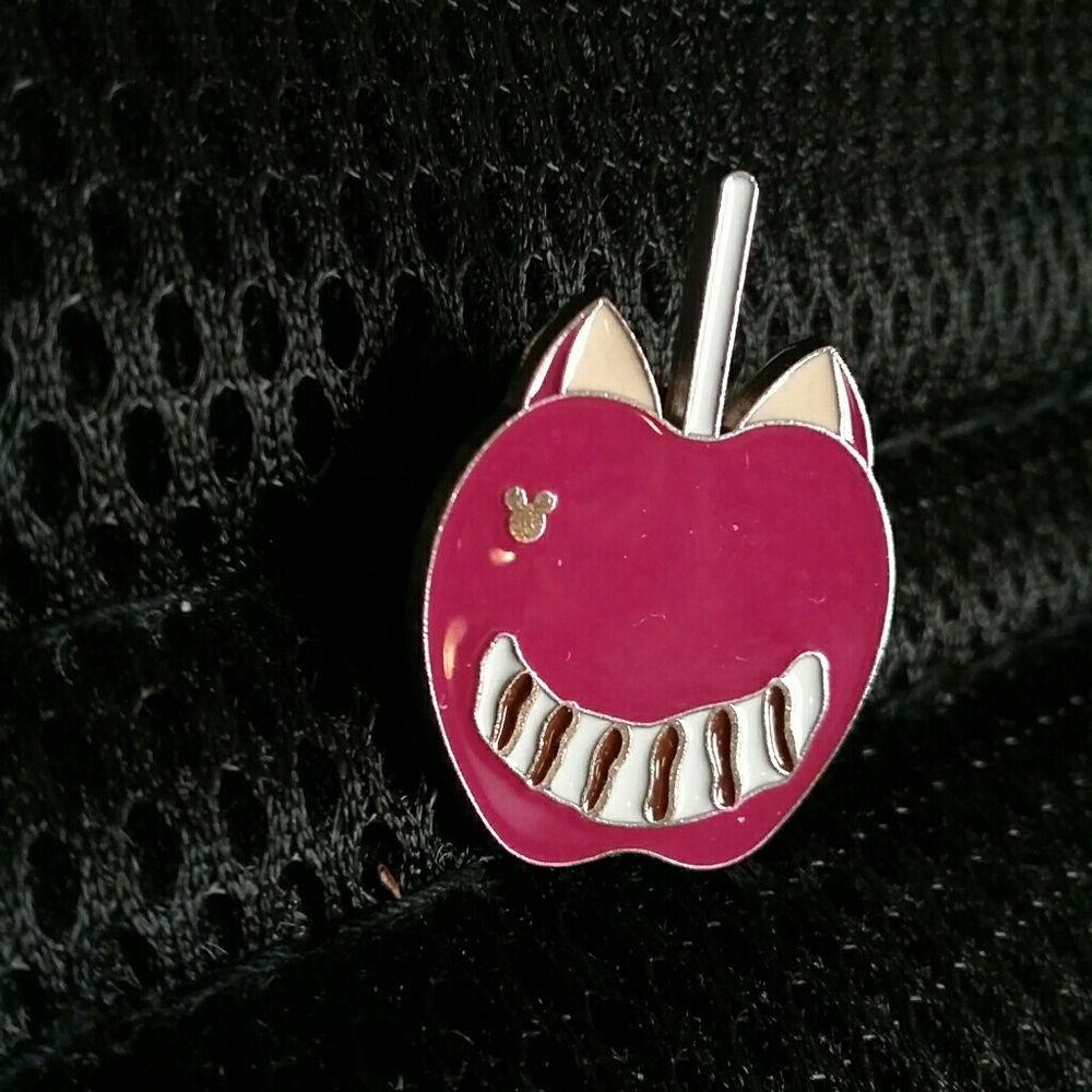3/$20 Disney Parks Alice in Wonderland Cheshire Cat Disney Trading Enamel Pin